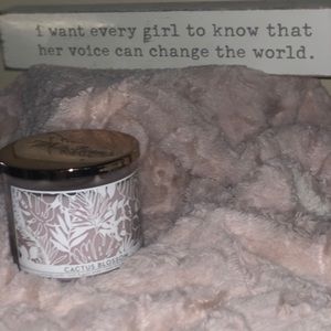 White Barn Cactus Blossom scented candle